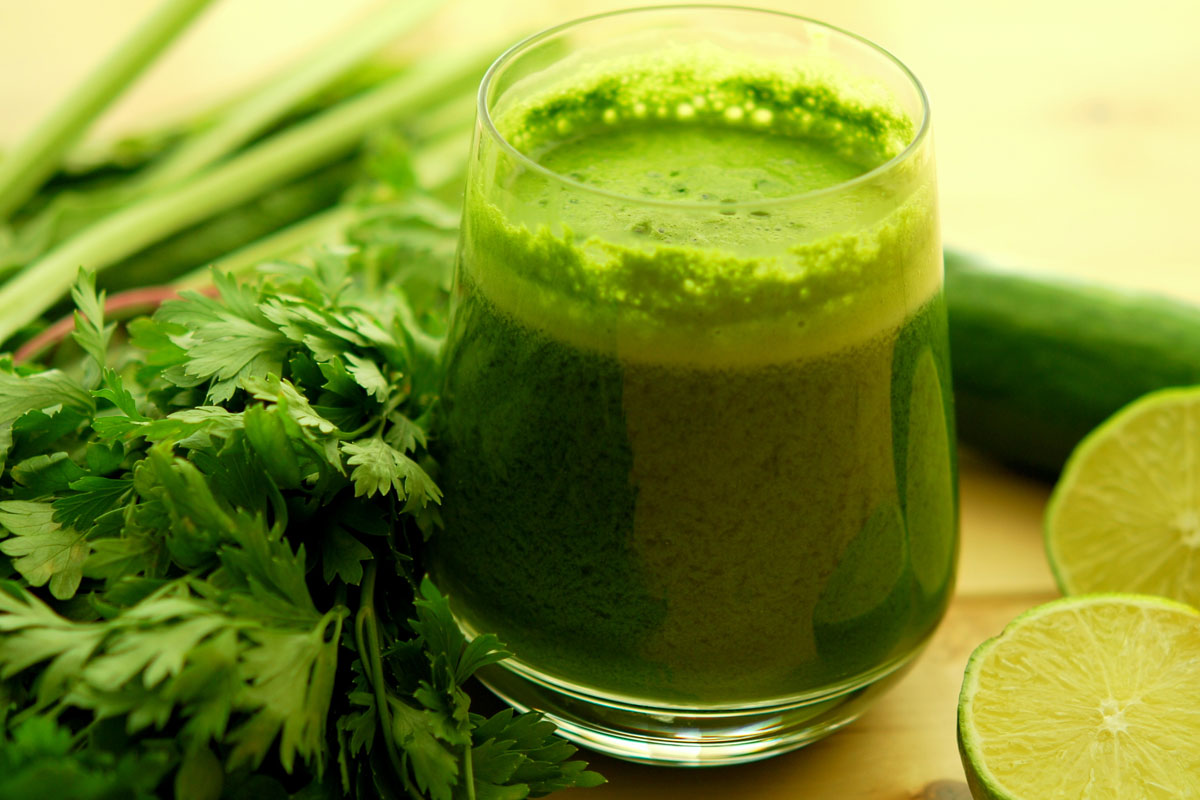 Jugos verdes alcalinizantes para eliminar grasa, antioxidante y anticáncer.