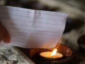 ritual de quemar un papel
